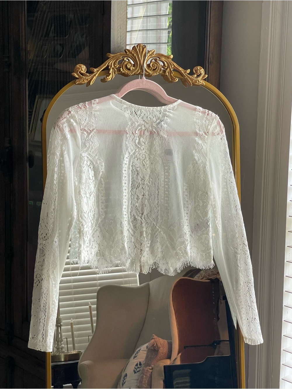 Bebe NWT Lace White Long-Sleeve Back Zip Cropped Top